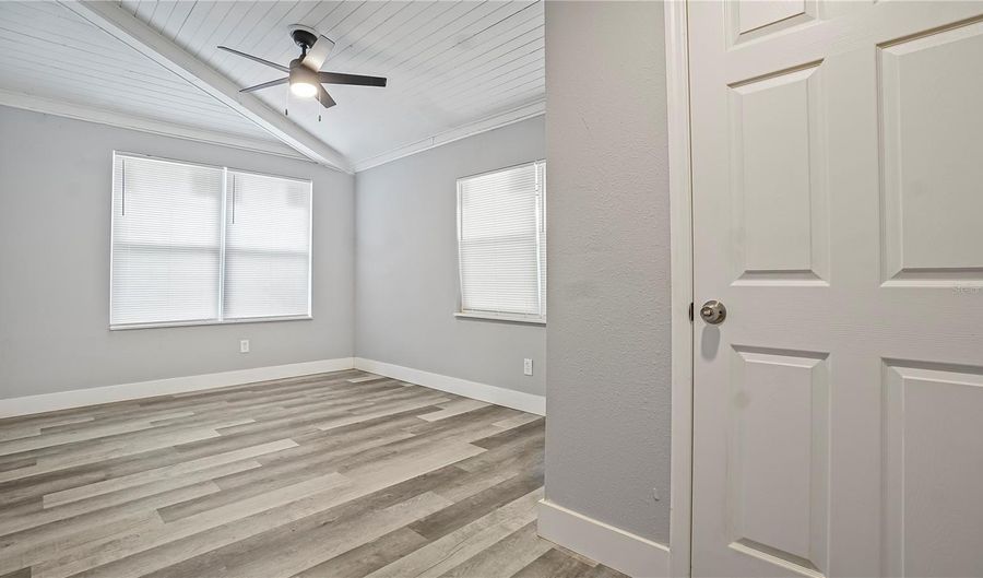 721 E 13TH St, Apopka, FL 32703 - 3 Beds, 2 Bath