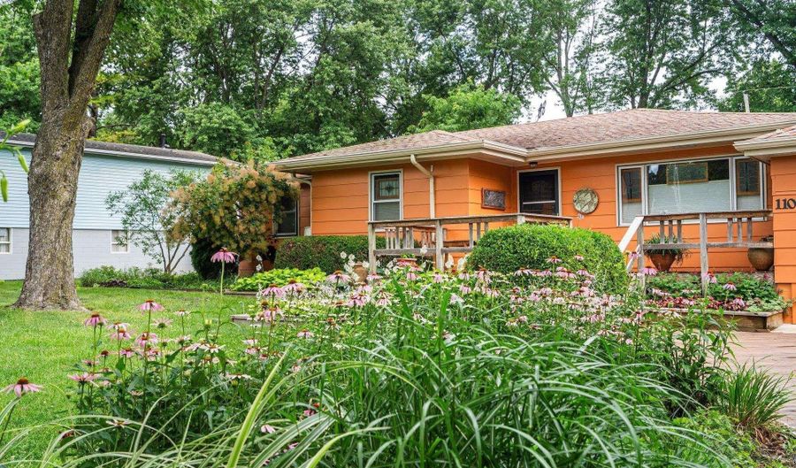 1108 Elm St, Baldwin City, KS 66006 - 2 Beds, 2 Bath