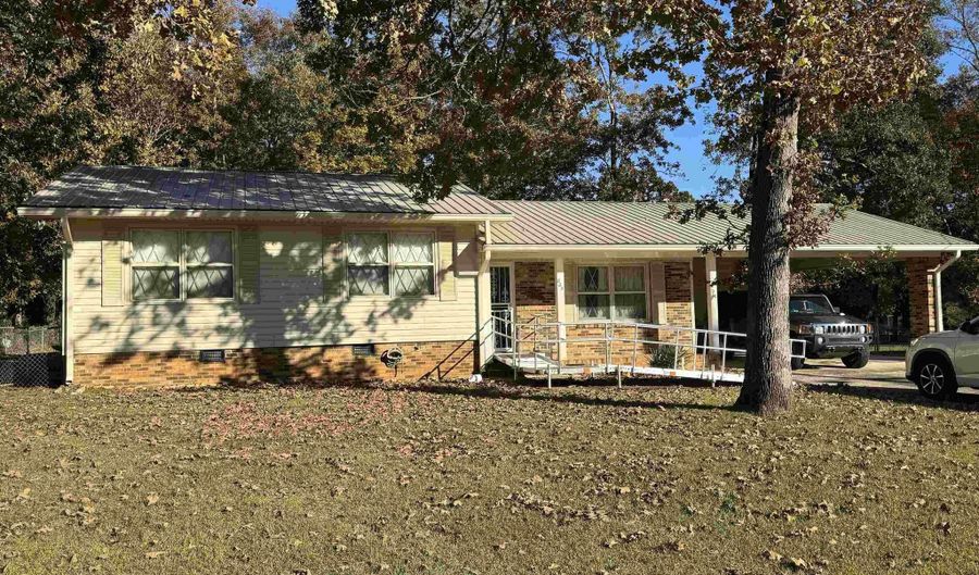 805 HILTON Rd, Anniston, AL 36207 - 3 Beds, 2 Bath