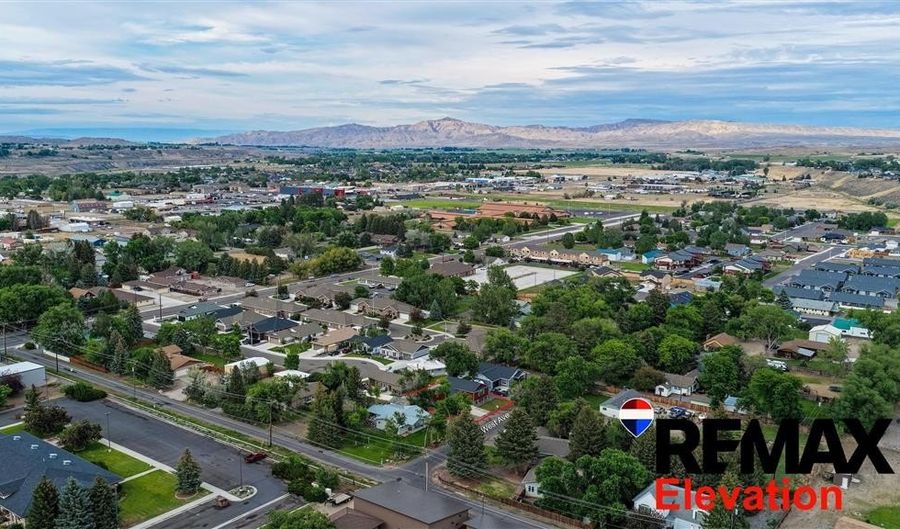 2607 West Ave, Cody, WY 82414 - 3 Beds, 2 Bath