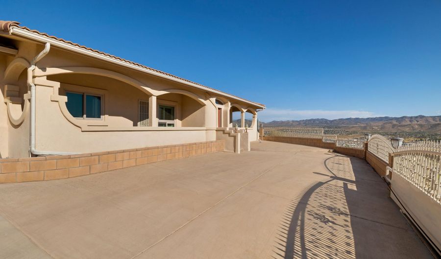 6207 Red Bluff Ave, Yucca Valley, CA 92284 - 4 Beds, 3 Bath