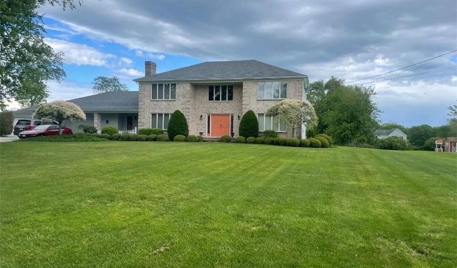 139 Honeyman Ave, Middletown, RI 02842 - 4 Beds, 3 Bath