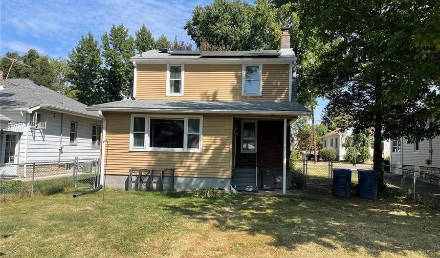 809 Logan St, Alton, IL 62002 - 1 Beds, 2 Bath