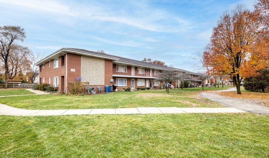 1119 E ALGONQUIN Rd 11, Arlington Heights, IL 60005 - 2 Beds, 1 Bath