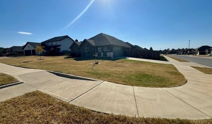 731 Braeburn Ct, Bentonville, AR 72712 - 4 Beds, 2 Bath