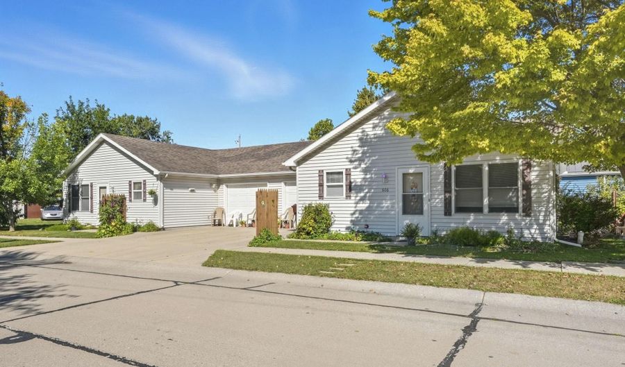 606 DeKalb Ave, Auburn, IN 46706 - 4 Beds, 2 Bath