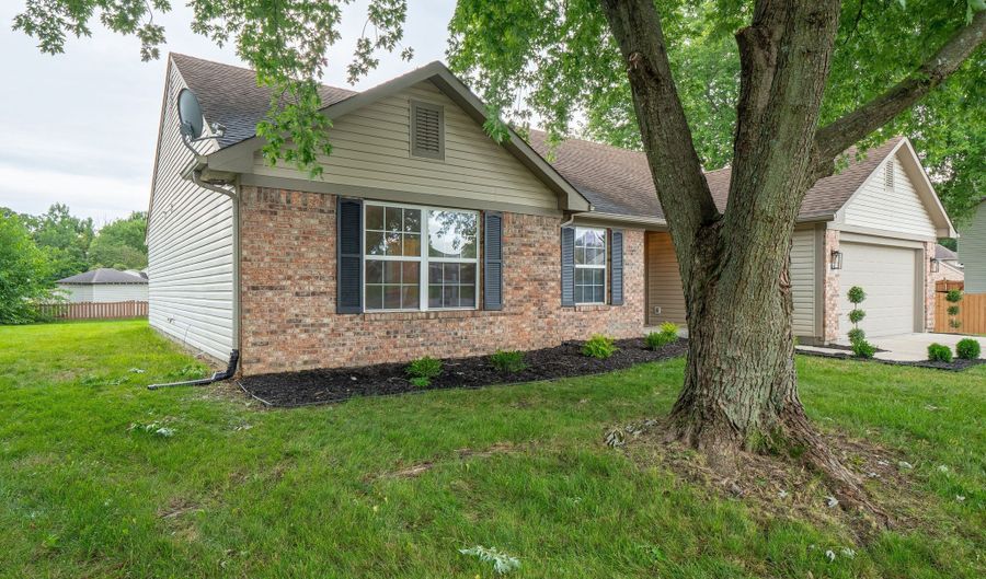 585 Eagles Nest Ct, Avon, IN 46123 - 3 Beds, 2 Bath