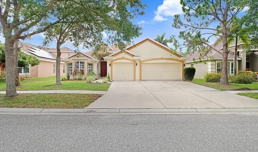 6803 CROMWELL GARDEN Dr, Apollo Beach, FL 33572 - 4 Beds, 2 Bath