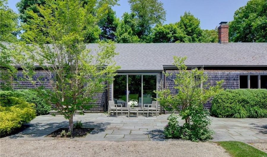 4 Alpond Dr, Newport, RI 02840 - 5 Beds, 5 Bath