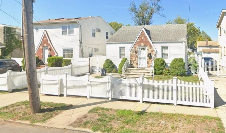 11922 237th St, Cambria Heights, NY 11411 - 3 Beds, 3 Bath