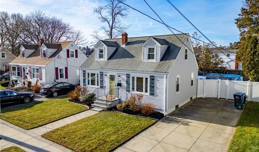 38 Bridgton Rd, Cranston, RI 02910 - 3 Beds, 1 Bath