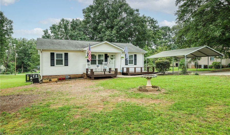 109 Woodfern Cir, Belton, SC 29627 - 3 Beds, 2 Bath