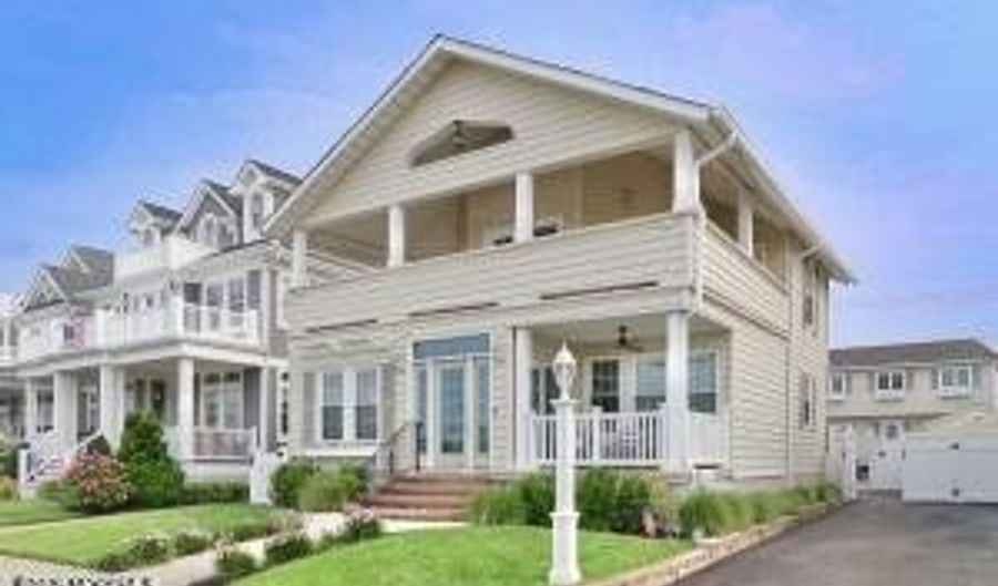 110 5th Ave, Belmar, NJ 07719 - 4 Beds, 3 Bath