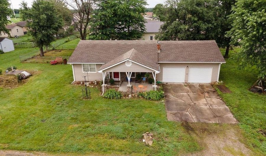 106 S Clark St, Adrian, MO 64720 - 2 Beds, 1 Bath