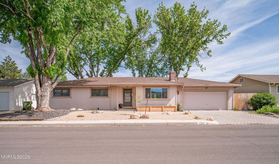 1314 Toiyabe Ave, Gardnerville, NV 89410 - 3 Beds, 2 Bath