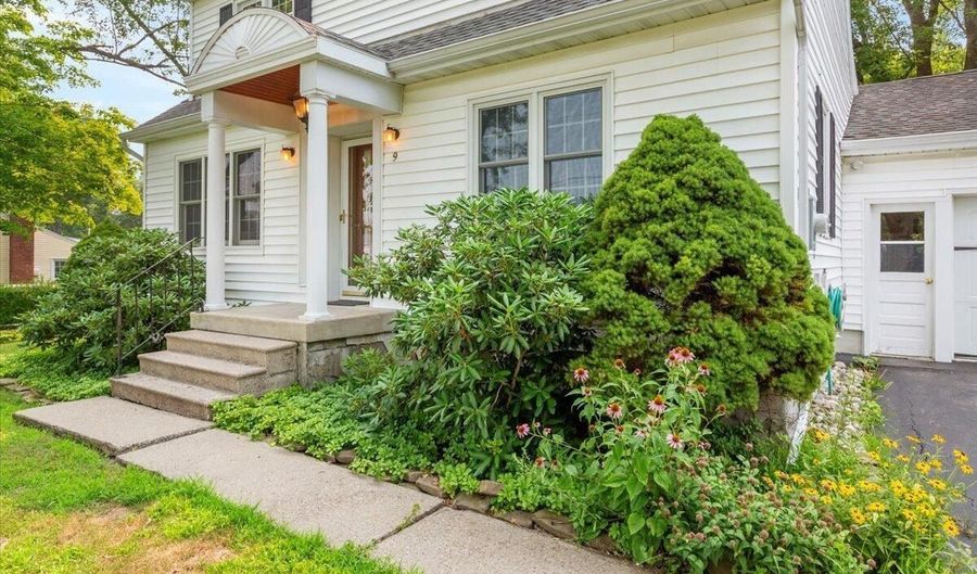 9 Sunset Dr, Altamont, NY 12009 - 3 Beds, 2 Bath