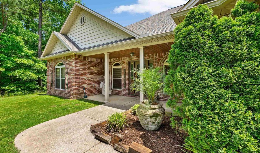 402 Demuth, Benton, AR 72019 - 4 Beds, 3 Bath
