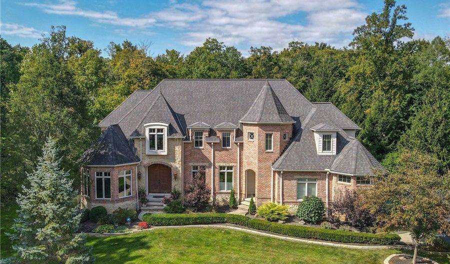 17420 Lookout Dr, Chagrin Falls, OH 44023 - 5 Beds, 6 Bath
