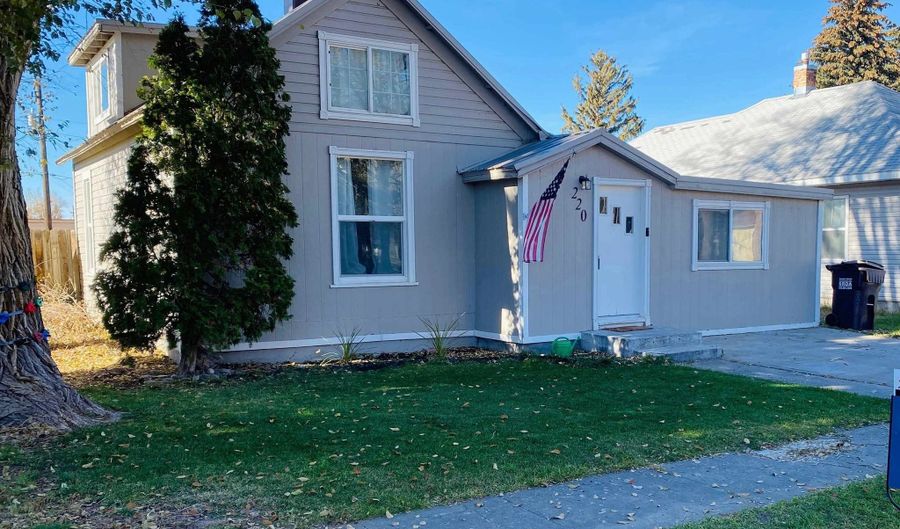 220 S 3rd W, Aberdeen, ID 83210 - 3 Beds, 2 Bath