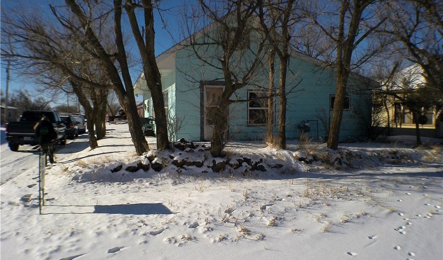 101 N Main St, Baker, MT 59313 - 3 Beds, 2 Bath