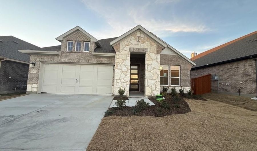541 Pickett Creek Dr, Aledo, TX 76008 - 4 Beds, 2 Bath
