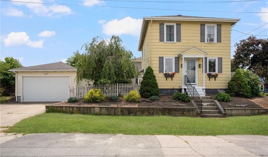 82 Cliffdale Ave, Cranston, RI 02905 - 3 Beds, 1 Bath
