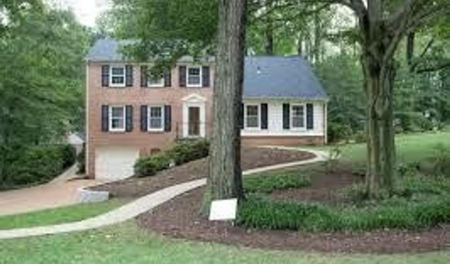 8222 TOLL HOUSE Rd, Annandale, VA 22003 - 6 Beds, 3 Bath