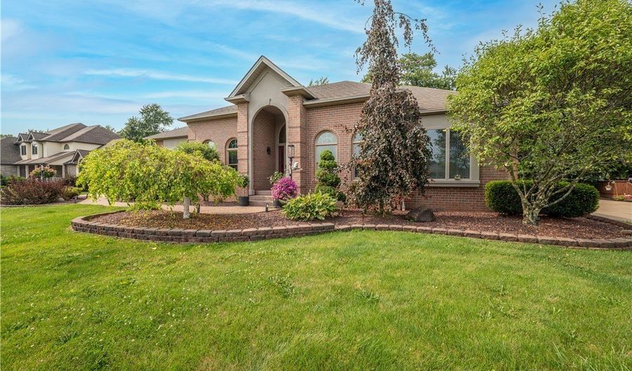 5344 Nashua Dr, Austintown, OH 44515 - 4 Beds, 4 Bath