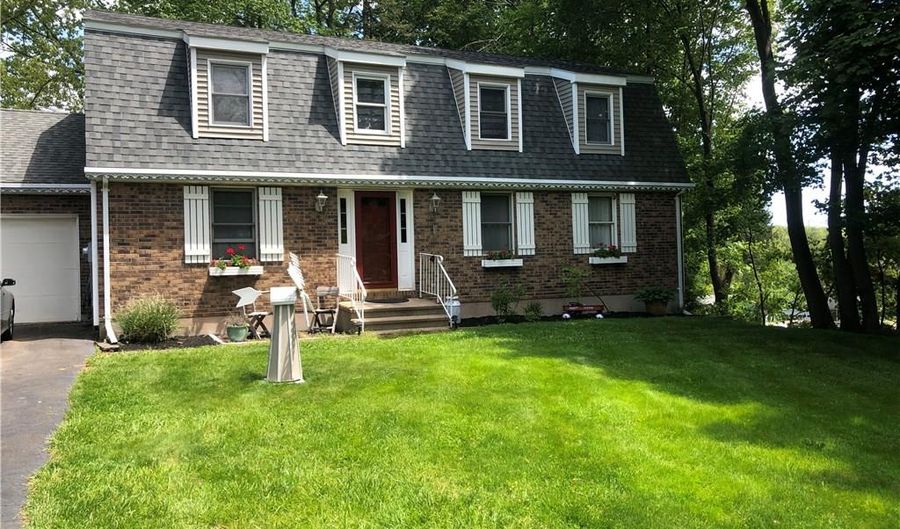 34 Aresco Dr, Middlefield, CT 06481 - 5 Beds, 3 Bath