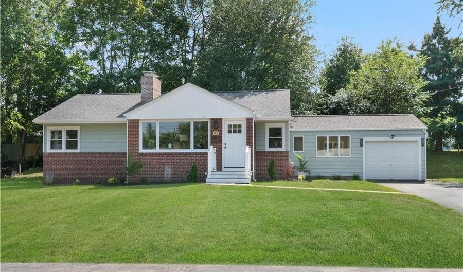 81 Redwood Dr, Cranston, RI 02920 - 3 Beds, 1 Bath