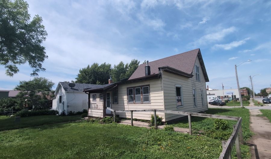 300 Elm St, Atlantic, IA 50022 - 3 Beds, 1 Bath