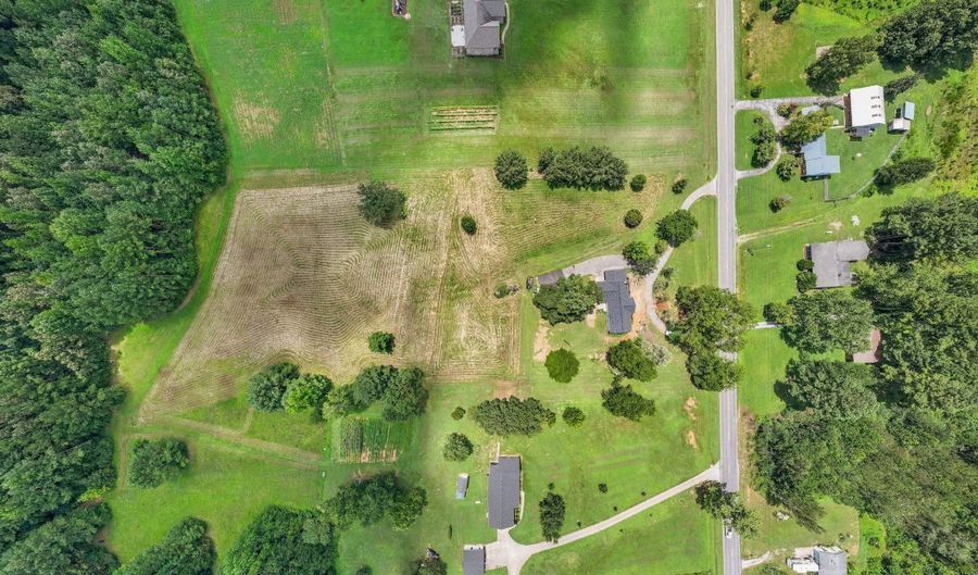 17390 Huntsville Brownsferry Rd, Athens, AL 35611 - 4 Beds, 2 Bath