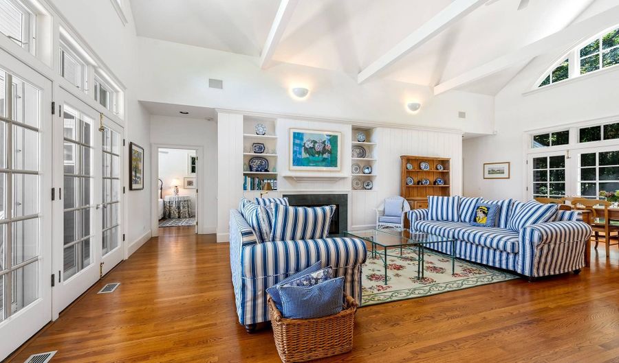 256 Main St, Amagansett, NY 11930 - 2 Beds, 3 Bath