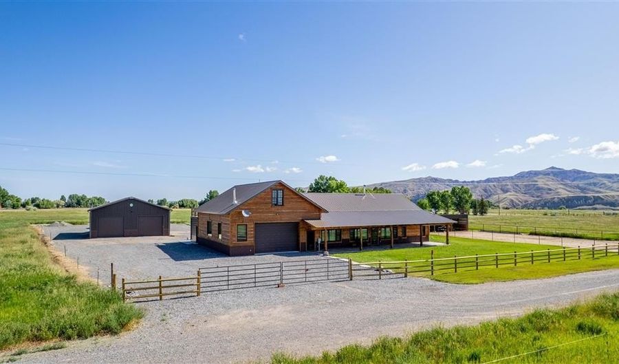 11 Happy Trails Rd, Cody, WY 82414 - 5 Beds, 2 Bath