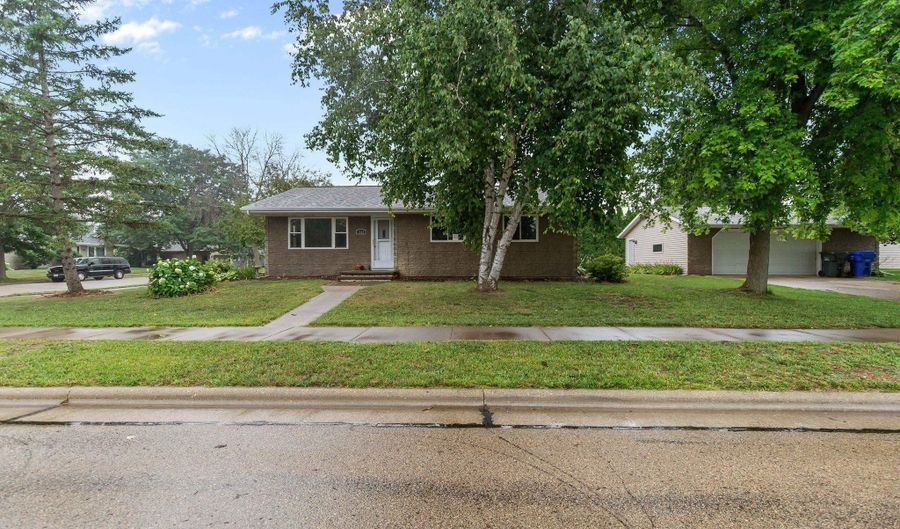 1609 THELEN Ave, Kaukauna, WI 54130 - 3 Beds, 2 Bath
