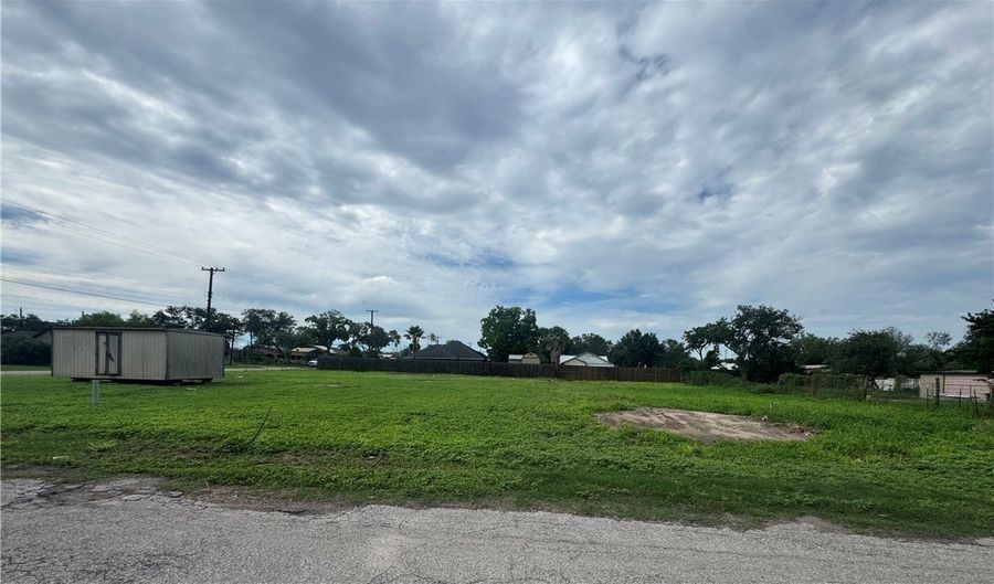 hobbs lot 4, Alice, TX 78332 - 0 Beds, 0 Bath