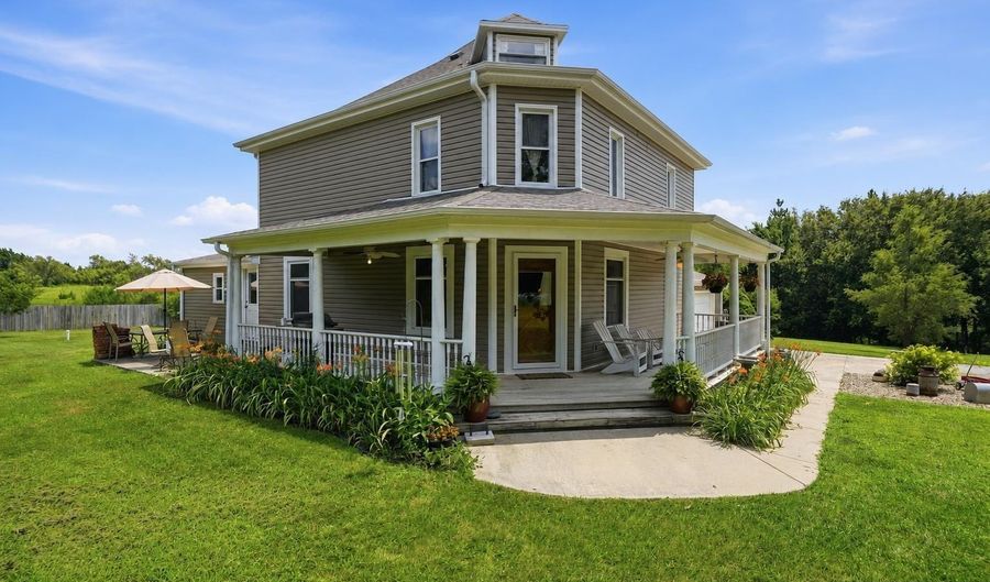 31454 U.S. Hwy 77, Beatrice, NE 68310 - 4 Beds, 3 Bath