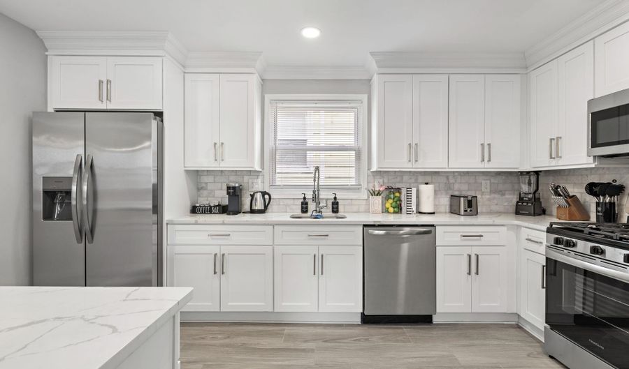 728 KENNEDY Blvd 3, Bayonne, NJ 07002 - 3 Beds, 2 Bath