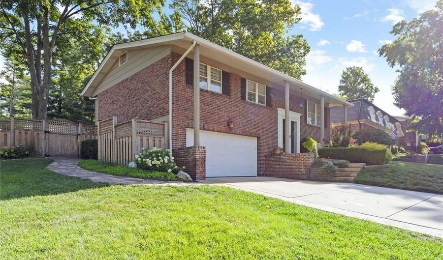 1225 Wissmann Dr, Ballwin, MO 63011 - 3 Beds, 2 Bath