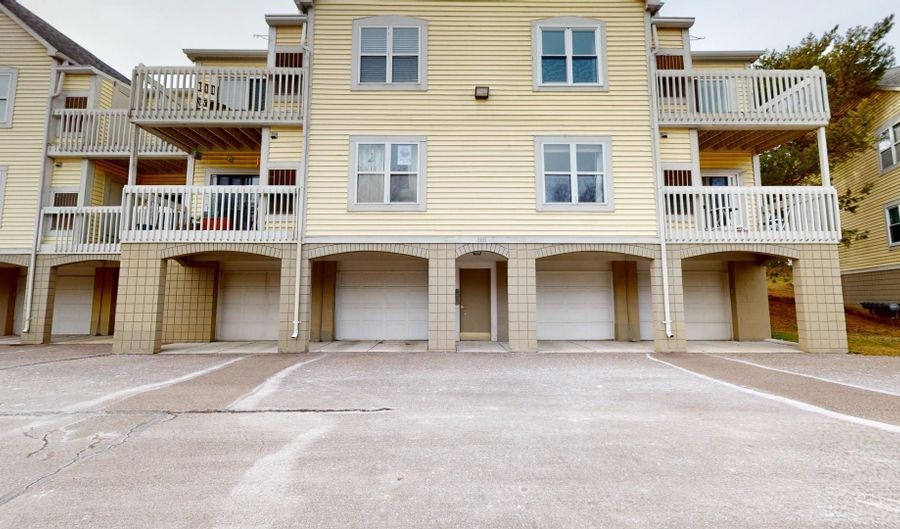 2221 S Huron Pkwy 4, Ann Arbor, MI 48104 - 2 Beds, 2 Bath