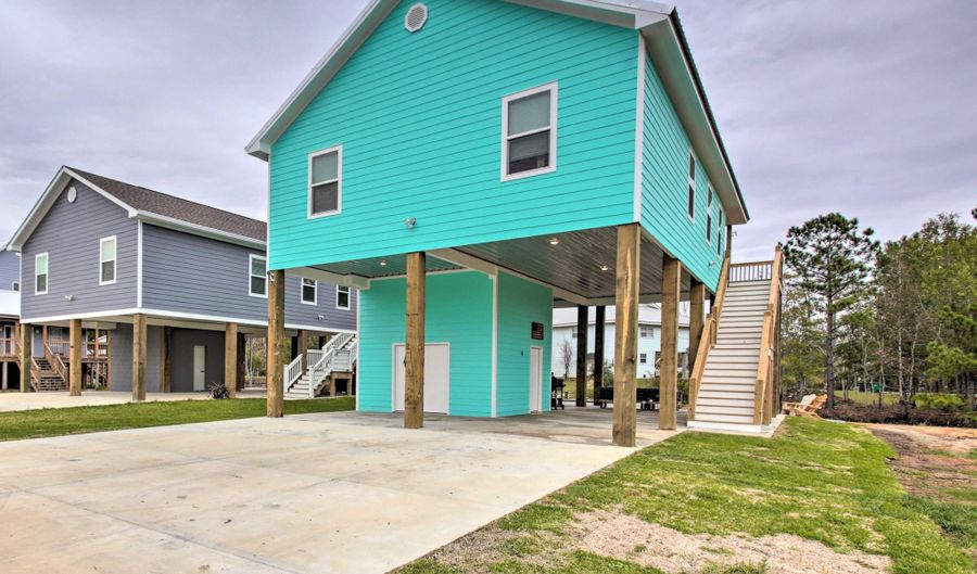 4082 Cardinal St, Bay St. Louis, MS 39520 - 3 Beds, 2 Bath