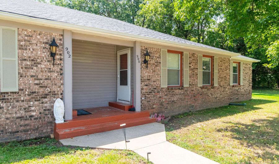900 E Kirkwood Dr, Aurora, MO 65605 - 4 Beds, 1 Bath
