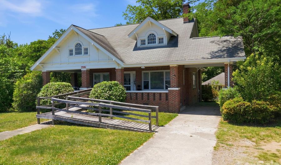 1705 US 52 Hwy N, Albemarle, NC 28001 - 5 Beds, 2 Bath