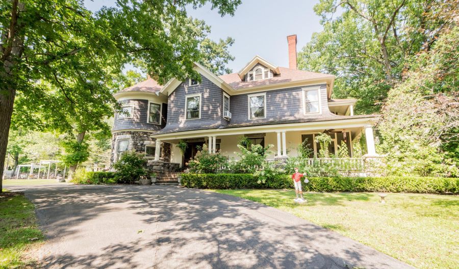 321 Guy Park Ave, Amsterdam, NY 12010 - 5 Beds, 4 Bath