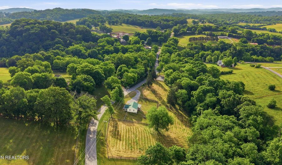 1276 Indian Ridge Rd, Blaine, TN 37709 - 2 Beds, 1 Bath