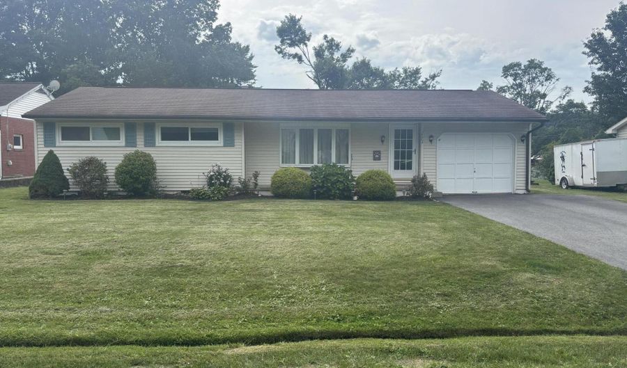 2004 Parkway Dr, Altoona, PA 16602 - 3 Beds, 1 Bath