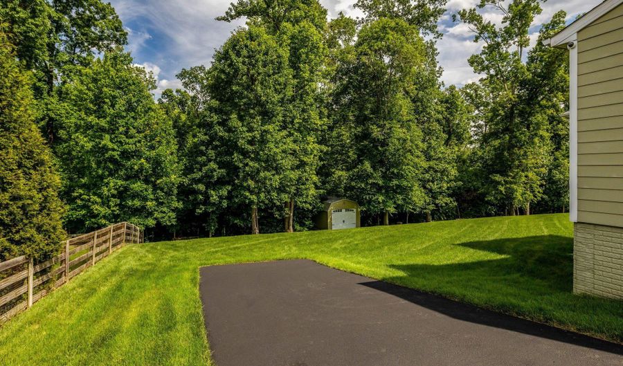 26114 JAWAHER Pl, Aldie, VA 20105 - 6 Beds, 5 Bath