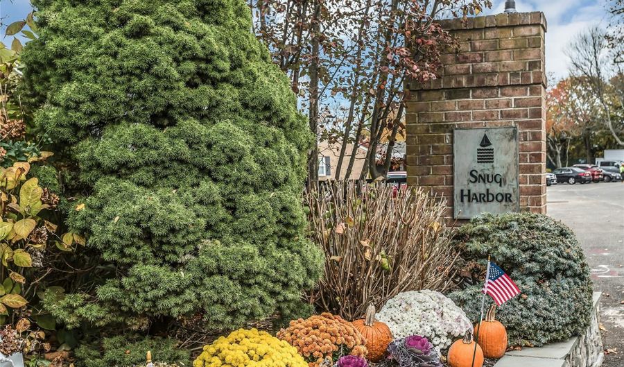 55 Harbor N, Amityville, NY 11701 - 2 Beds, 2 Bath