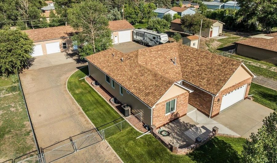 2011 PARK Ave, Cheyenne, WY 82007 - 5 Beds, 3 Bath