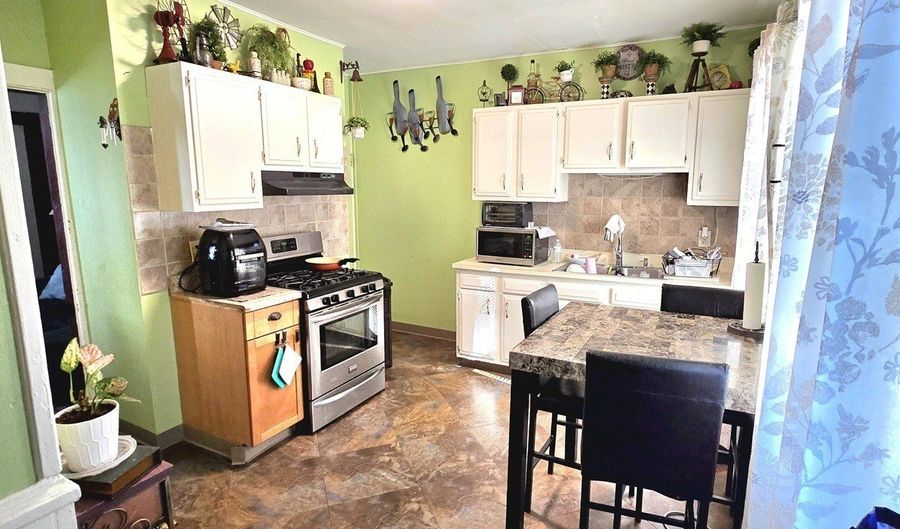 10-12 Clarkson St, Ansonia, CT 06401 - 8 Beds, 3 Bath